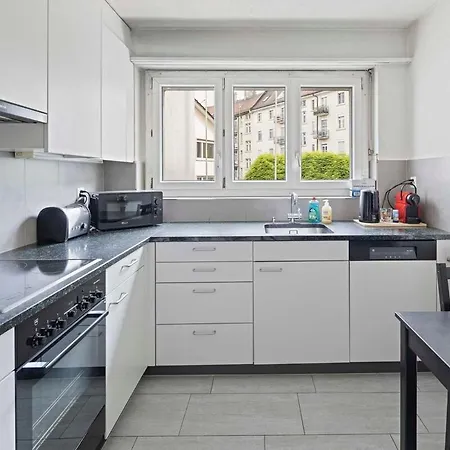 Family - 3 Bedrooms Sleeps 7 * Zurigo