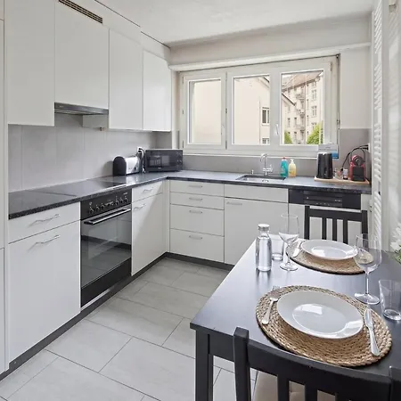 Family - 3 Bedrooms Sleeps 7 Appartamento Zurigo